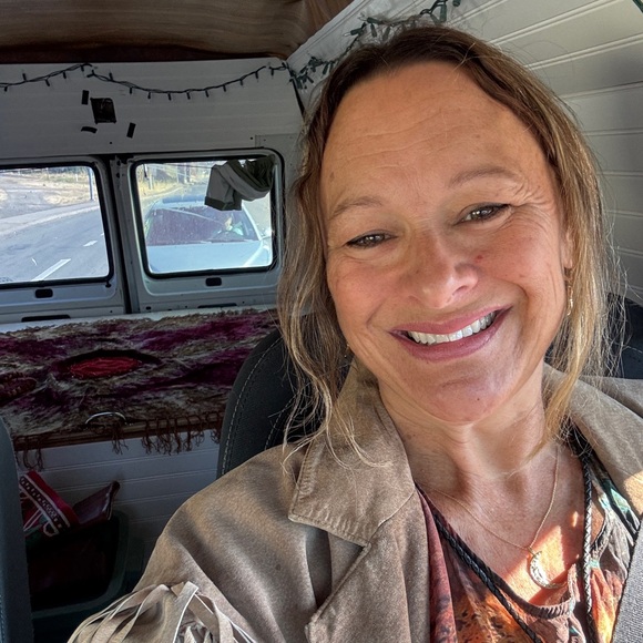 Meet your Posher, Sylvia - Picture 4 of 4